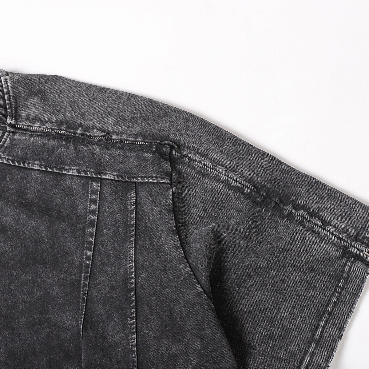 Structural Panels Sleeve Zipper Vintage Washed Short Sleeve Tee