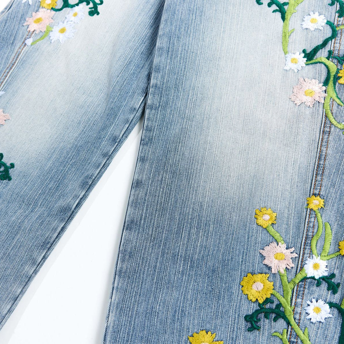 Vintage Slub Embroidered Curved Blade Relaxed Jeans