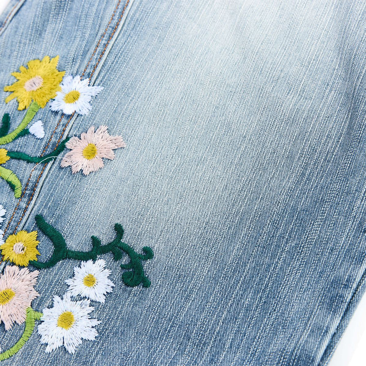 Vintage Slub Embroidered Curved Blade Relaxed Jeans