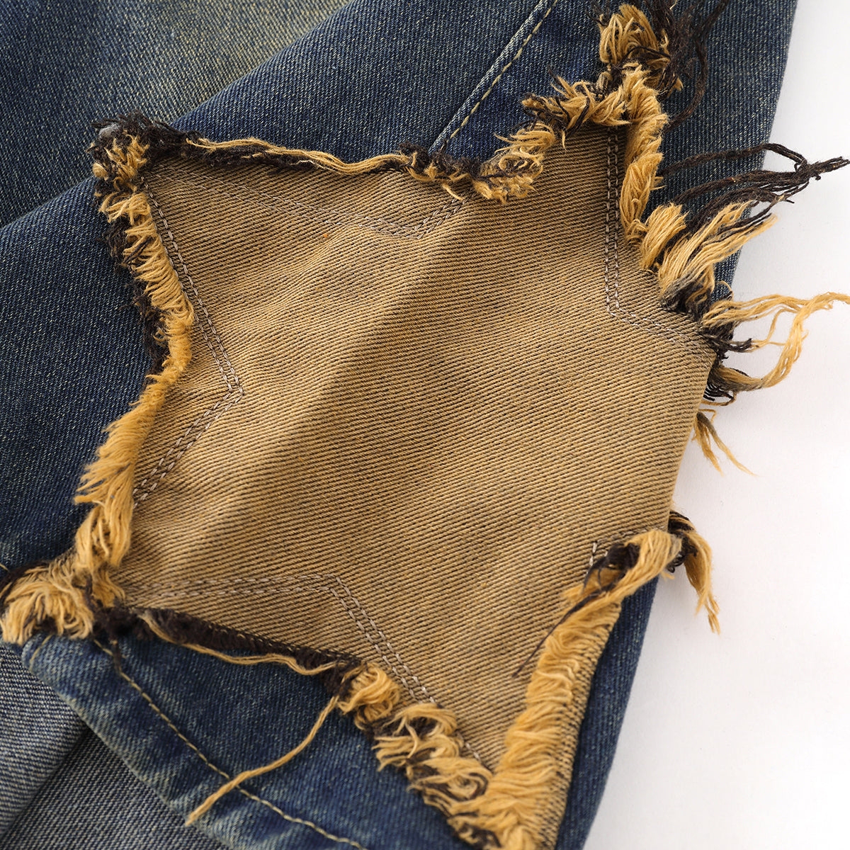 Contrast Raw-Edge Star Applique Bermuda Shorts