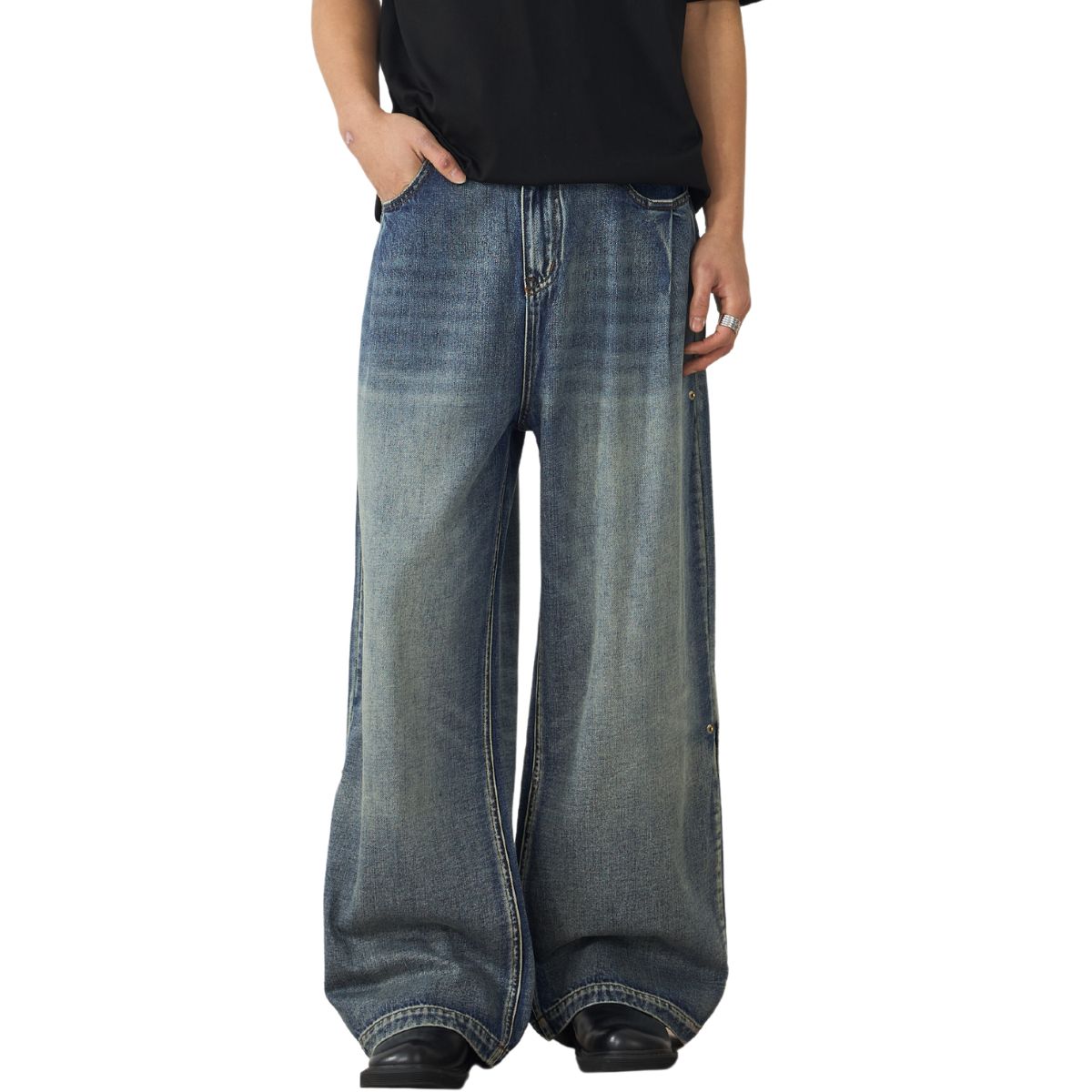 Men's Wide-Leg Pleated Jeans
