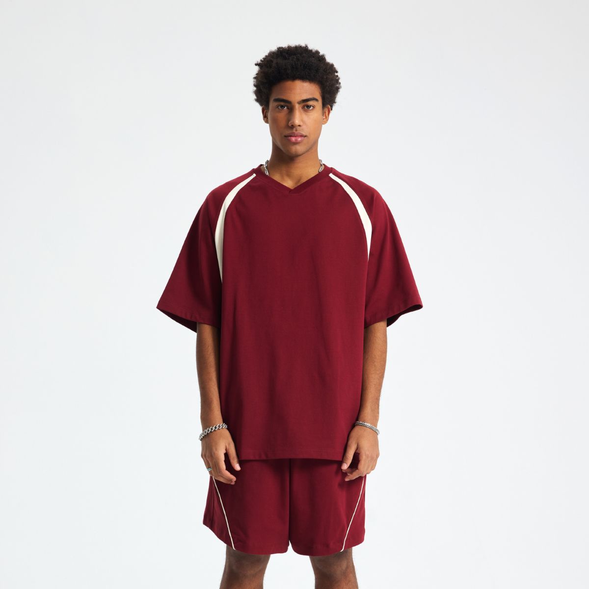 Camiseta de cuello en V con diseño de bloques de colores de alto rendimiento, 250 g/m²