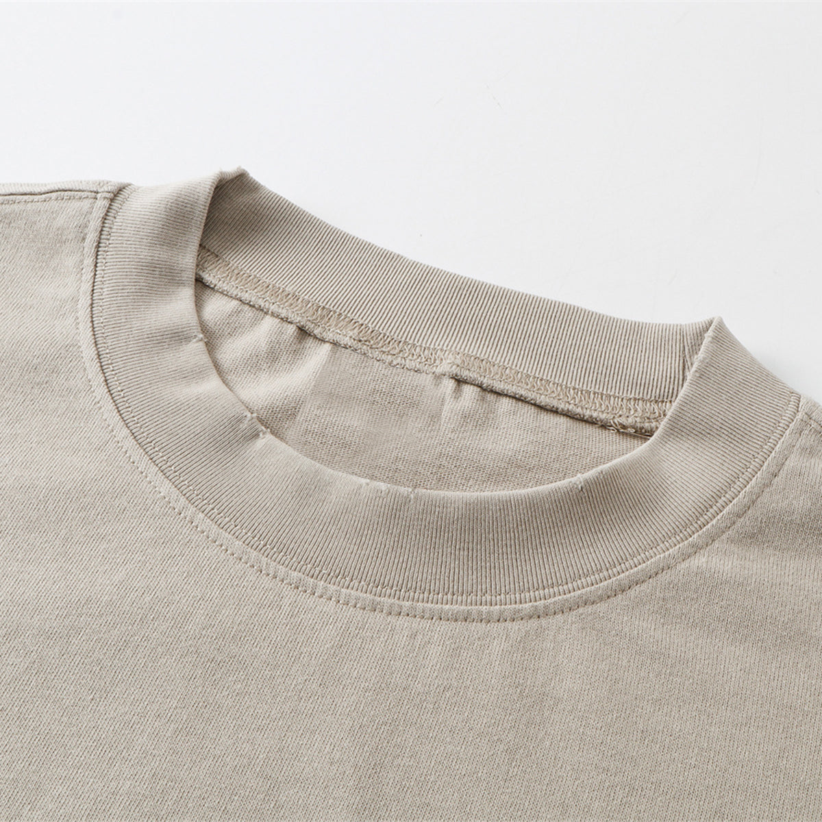 Washed Raw-Edge Pocket Clean Fit Crew Neck Tee