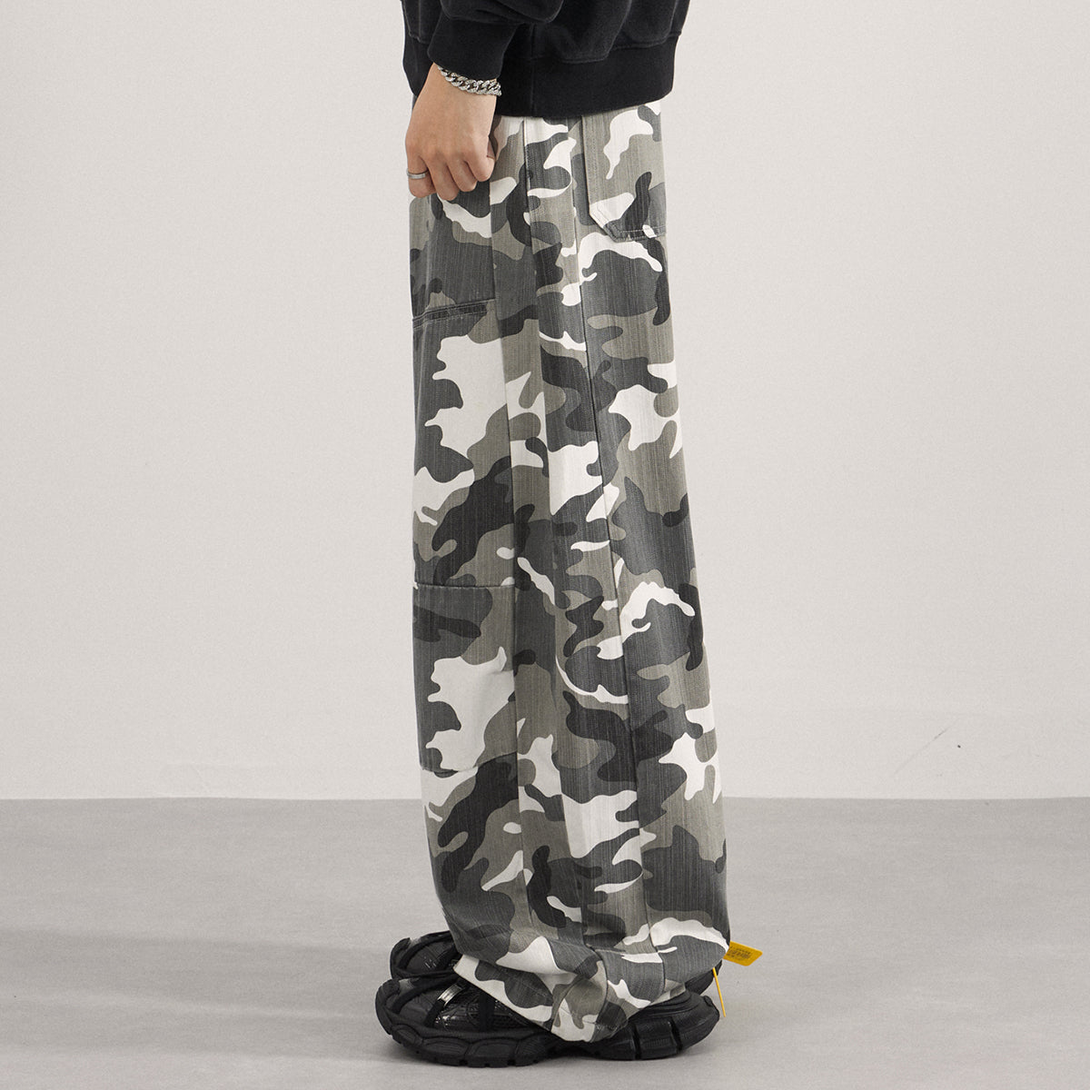 Utility Style Camo Print Wide Leg Cargo Pants
