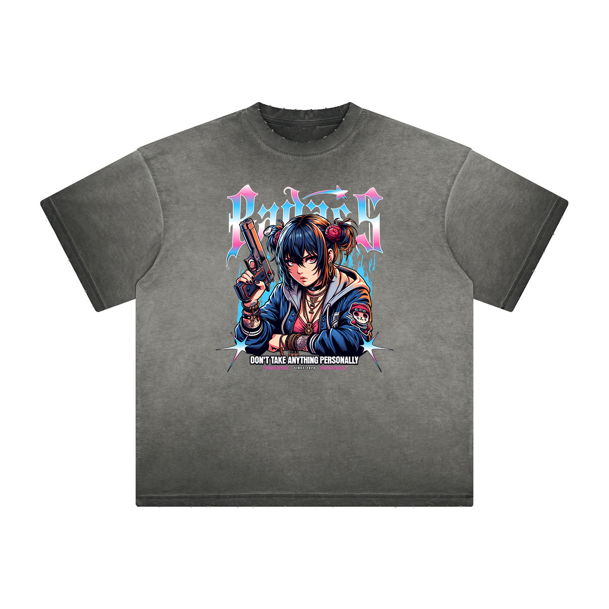 Camiseta con estampado de personajes de anime desgastados