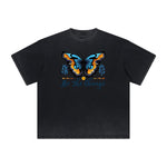 Camiseta con gráfico de mariposa desgastada