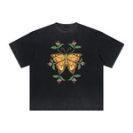 Camiseta con gráfico de mariposa desgastada