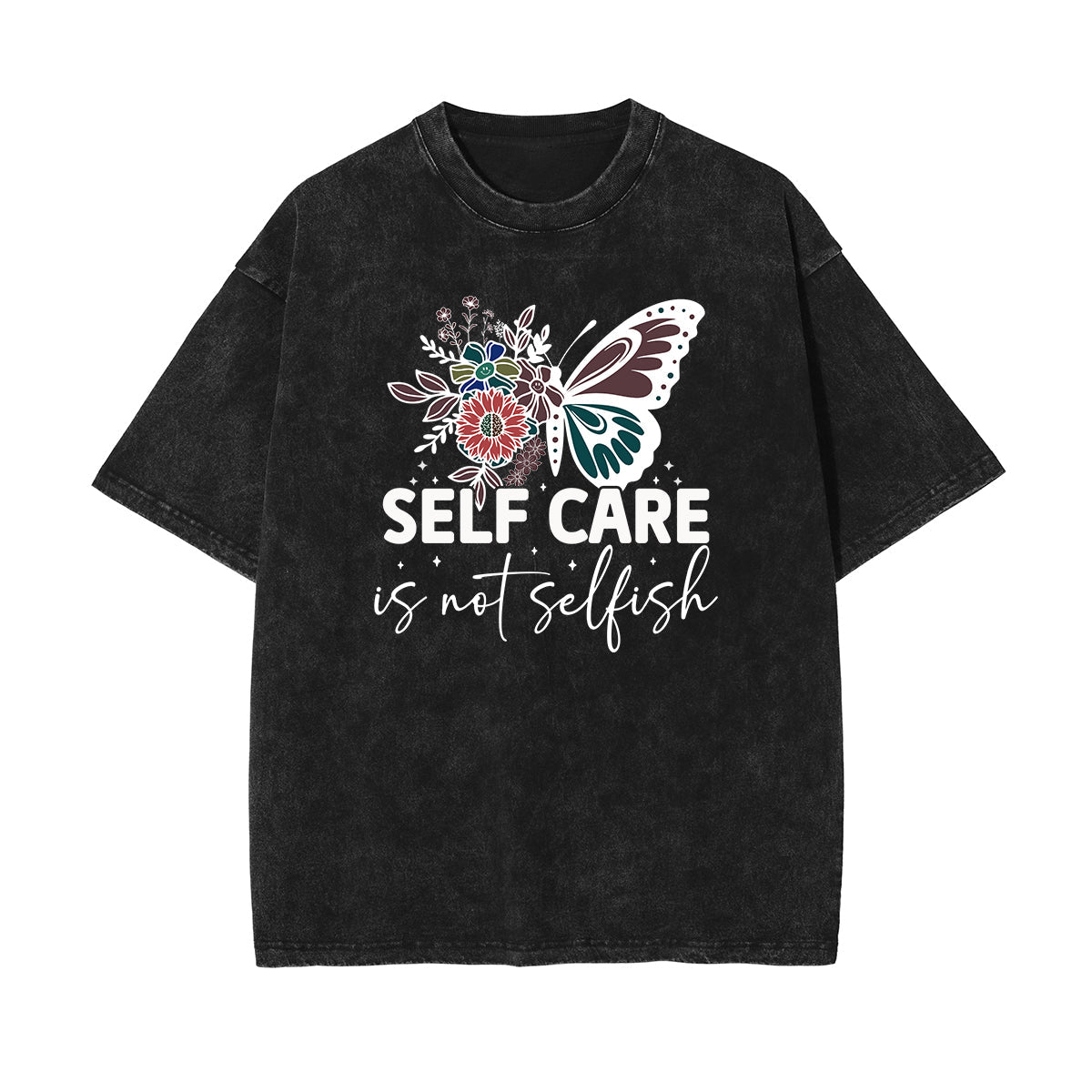 Camiseta con estampado de mariposas y lavado a la piedra