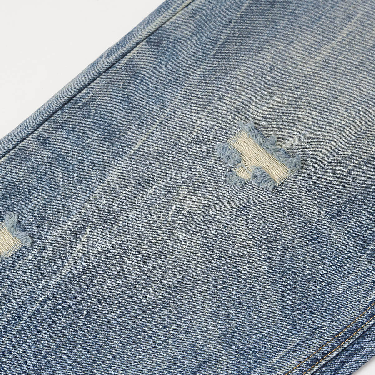 Light Wash Distressed Loose Jeans